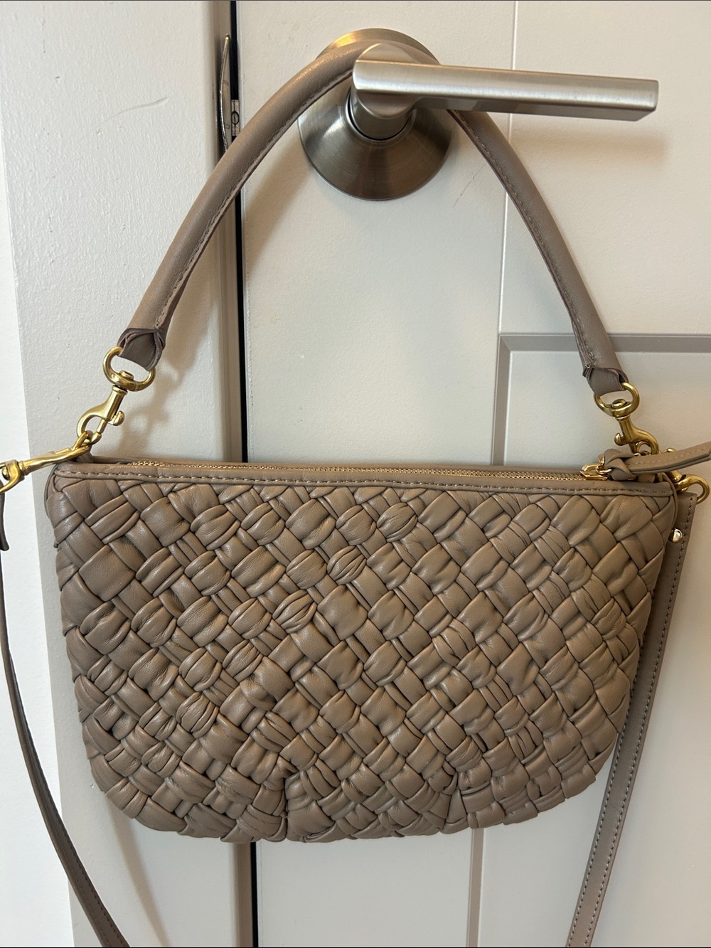 Clare V Petit Moyen: pufffy taupe woven leather crossbody
